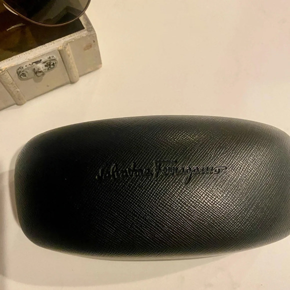 Salvatore Ferragamo Gradient Aviator Sunglasses - Retails $385 NEW AUTHENTIC - Picture 9 of 13